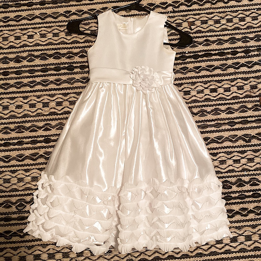 I am selling a beautiful dress for a wedding.